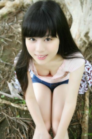 树洞里的熊先生冬眠中